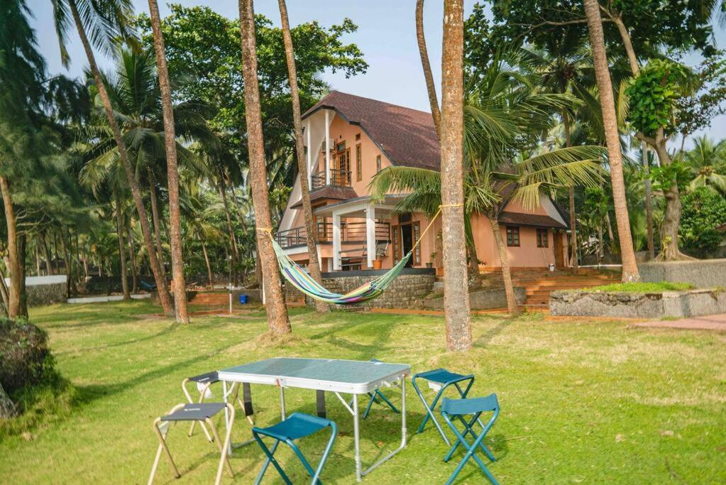 Baywatch By Grha - A Picturesque Beachfront Villa Calicut Exterior foto