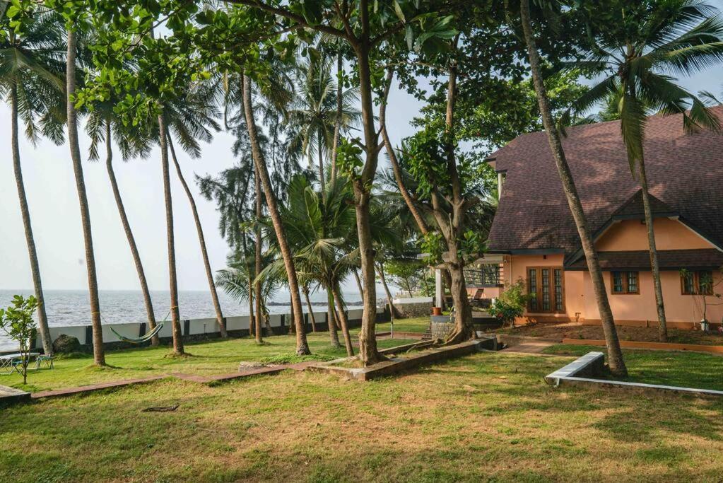 Baywatch By Grha - A Picturesque Beachfront Villa Calicut Exterior foto