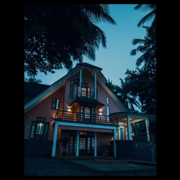 Baywatch By Grha - A Picturesque Beachfront Villa Calicut Exterior foto