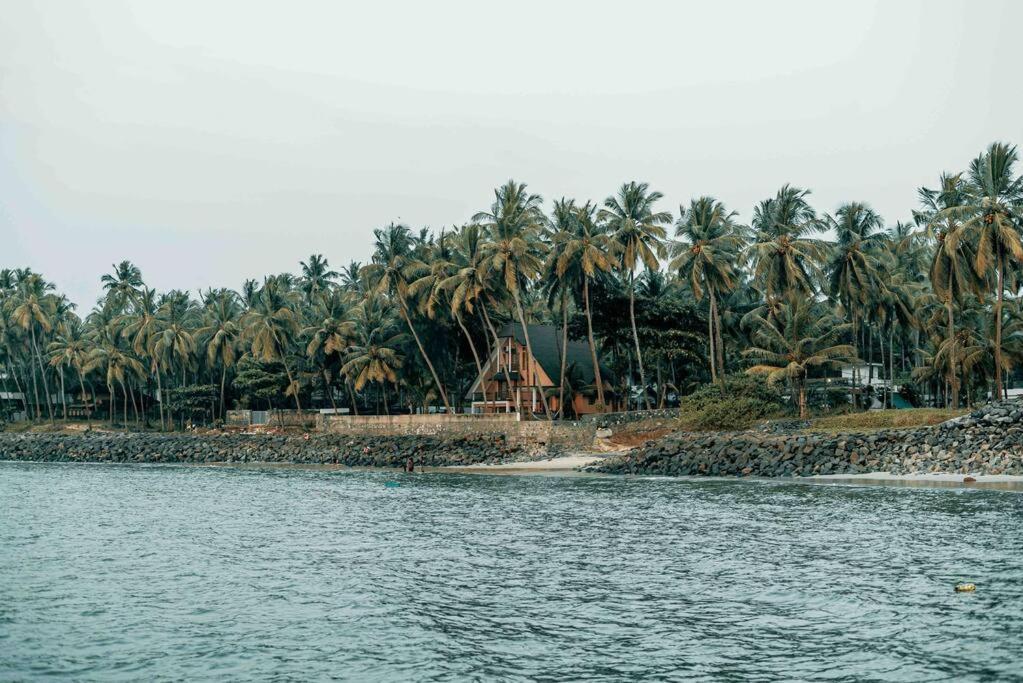 Baywatch By Grha - A Picturesque Beachfront Villa Calicut Exterior foto
