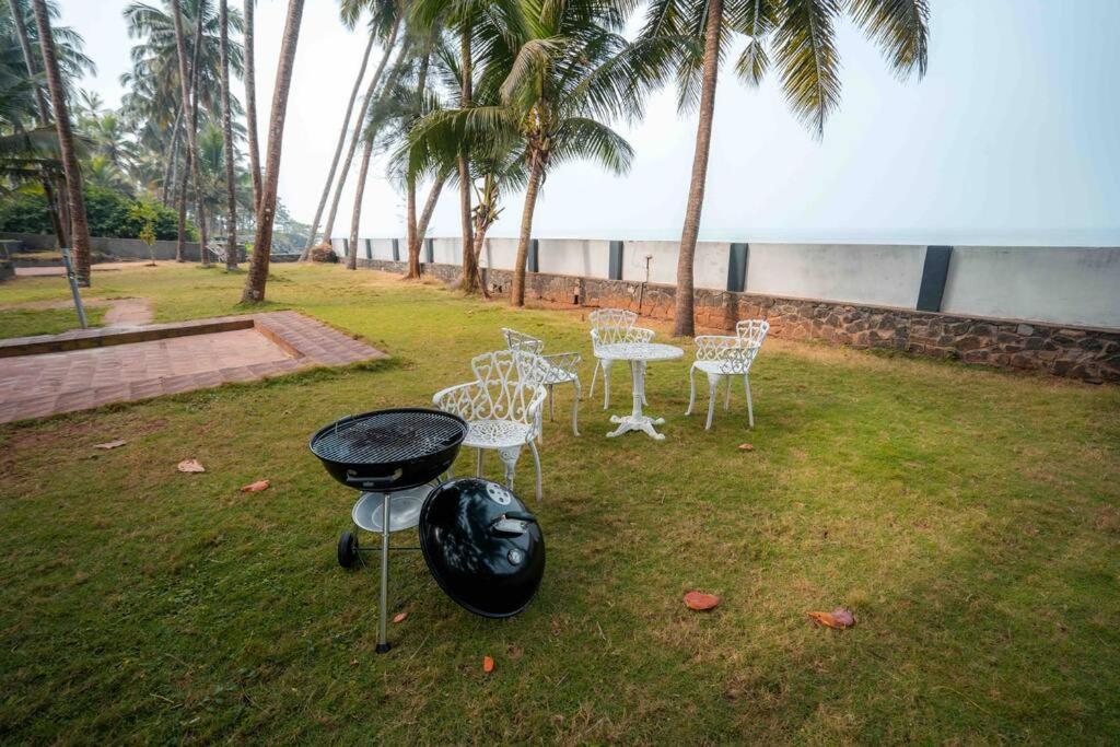 Baywatch By Grha - A Picturesque Beachfront Villa Calicut Exterior foto