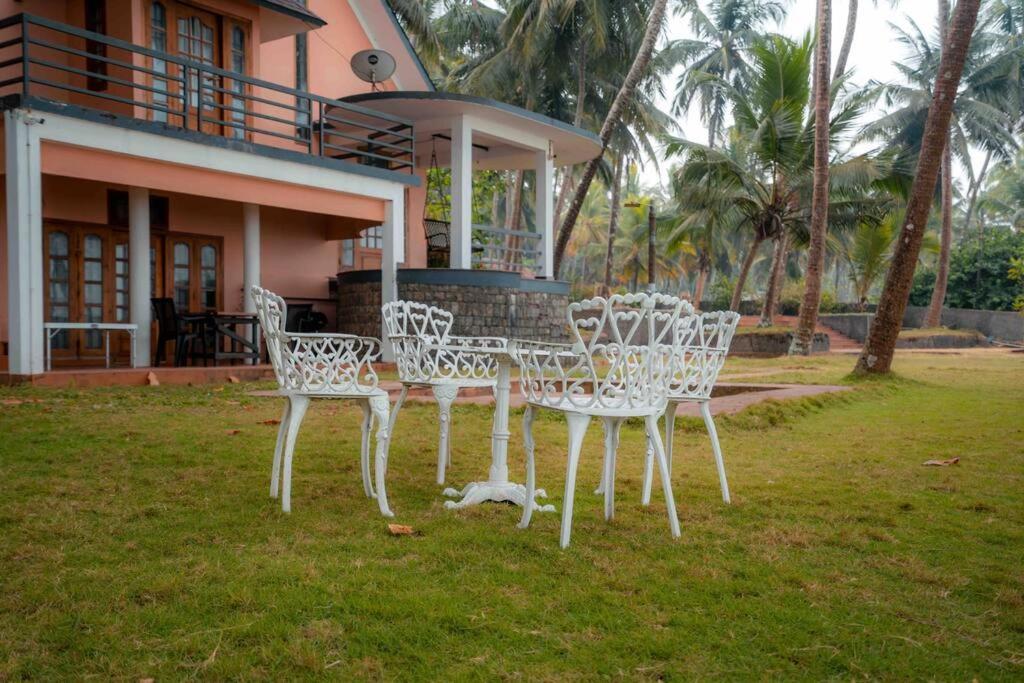 Baywatch By Grha - A Picturesque Beachfront Villa Calicut Exterior foto