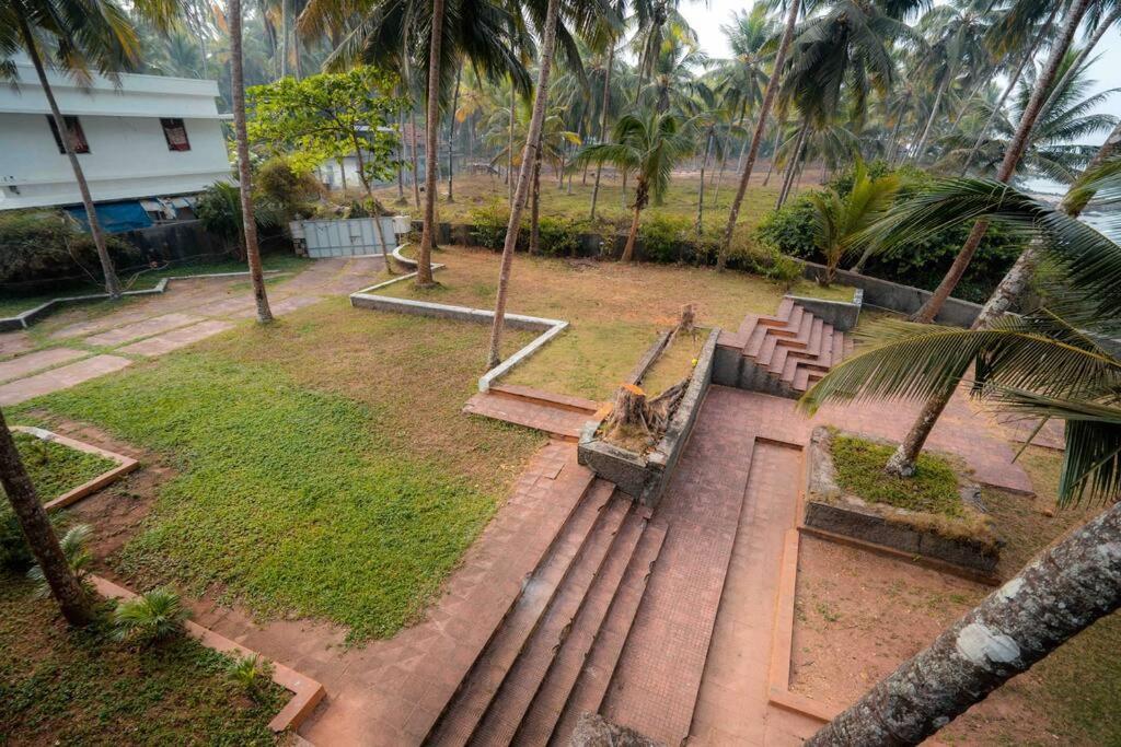 Baywatch By Grha - A Picturesque Beachfront Villa Calicut Exterior foto