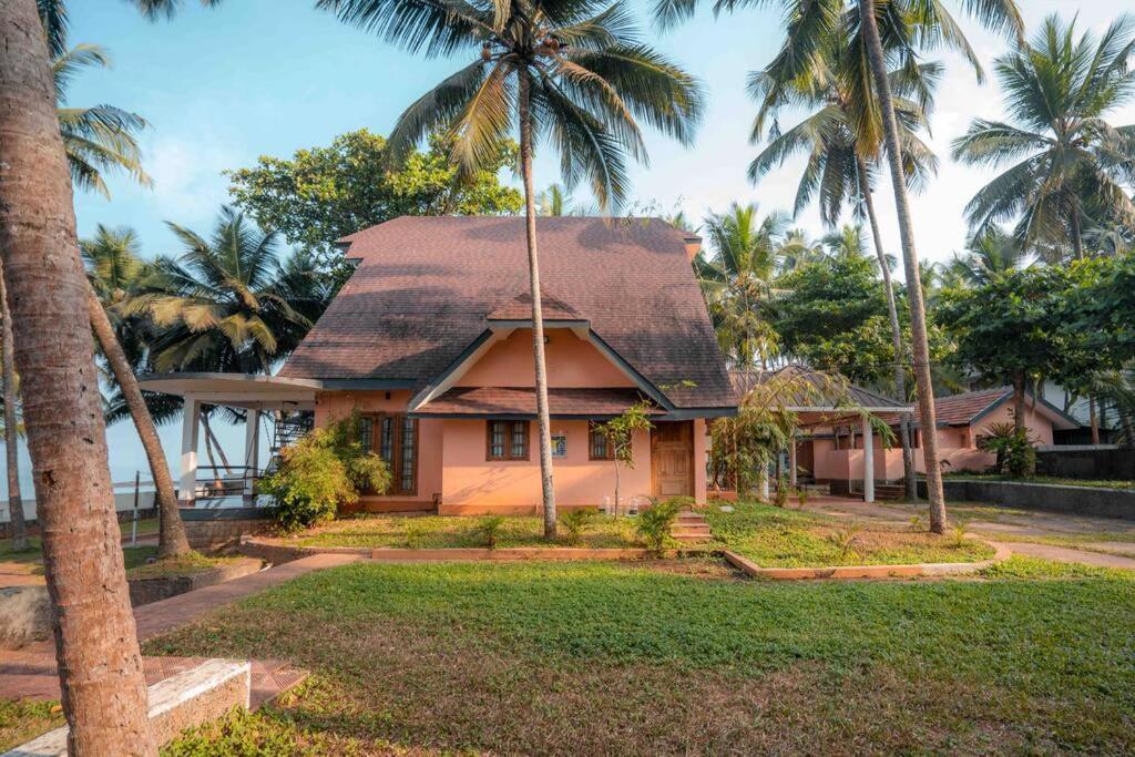 Baywatch By Grha - A Picturesque Beachfront Villa Calicut Exterior foto