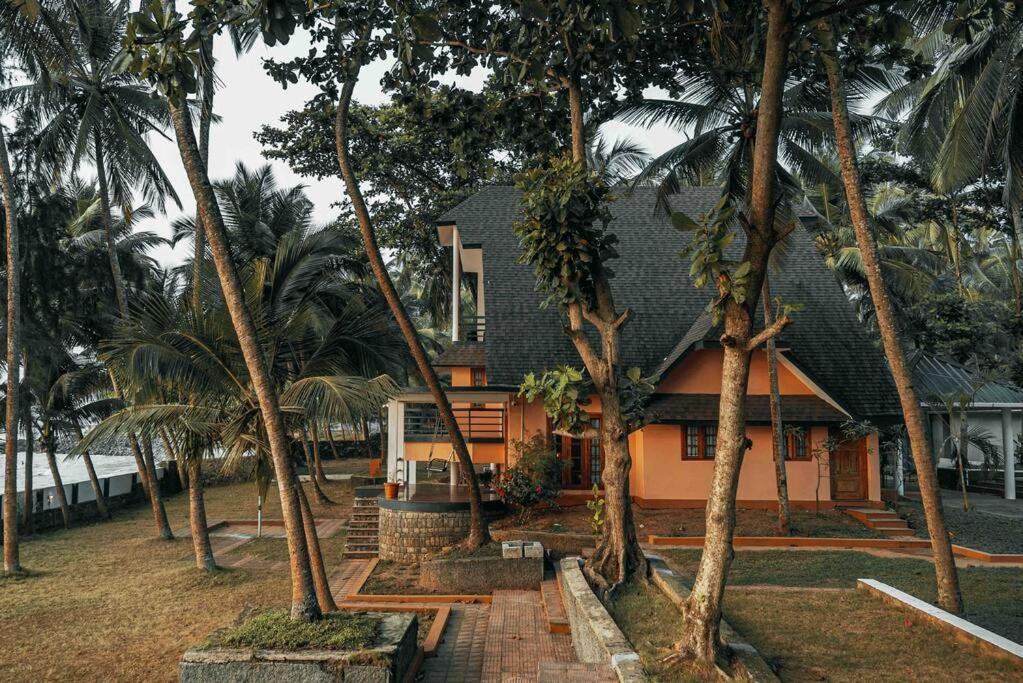Baywatch By Grha - A Picturesque Beachfront Villa Calicut Exterior foto