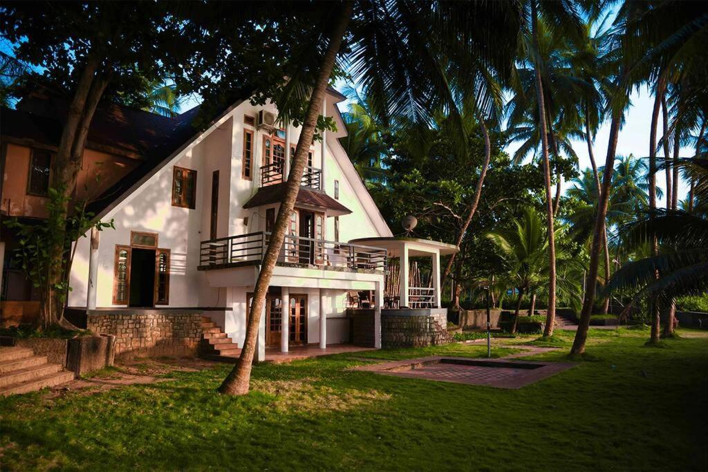 Baywatch By Grha - A Picturesque Beachfront Villa Calicut Exterior foto