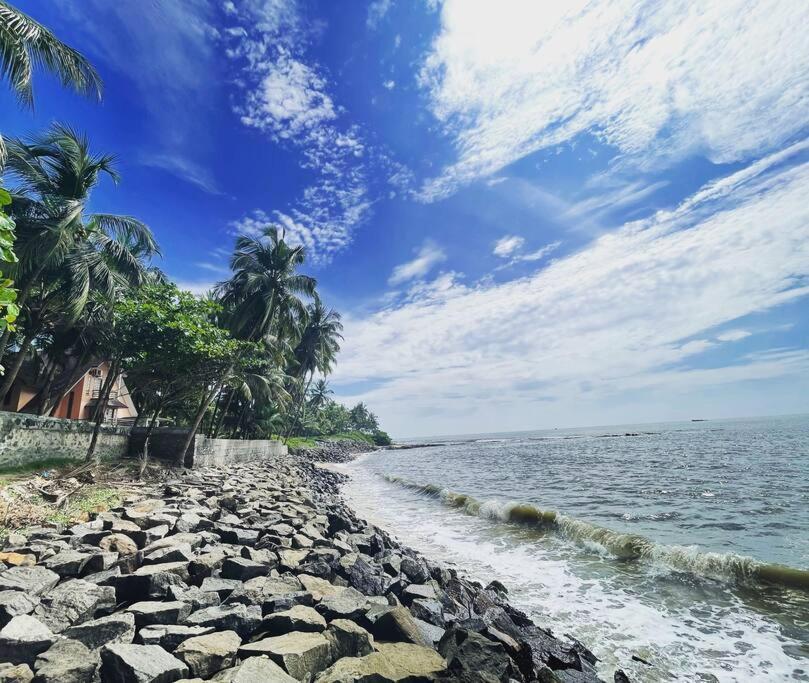 Baywatch By Grha - A Picturesque Beachfront Villa Calicut Exterior foto