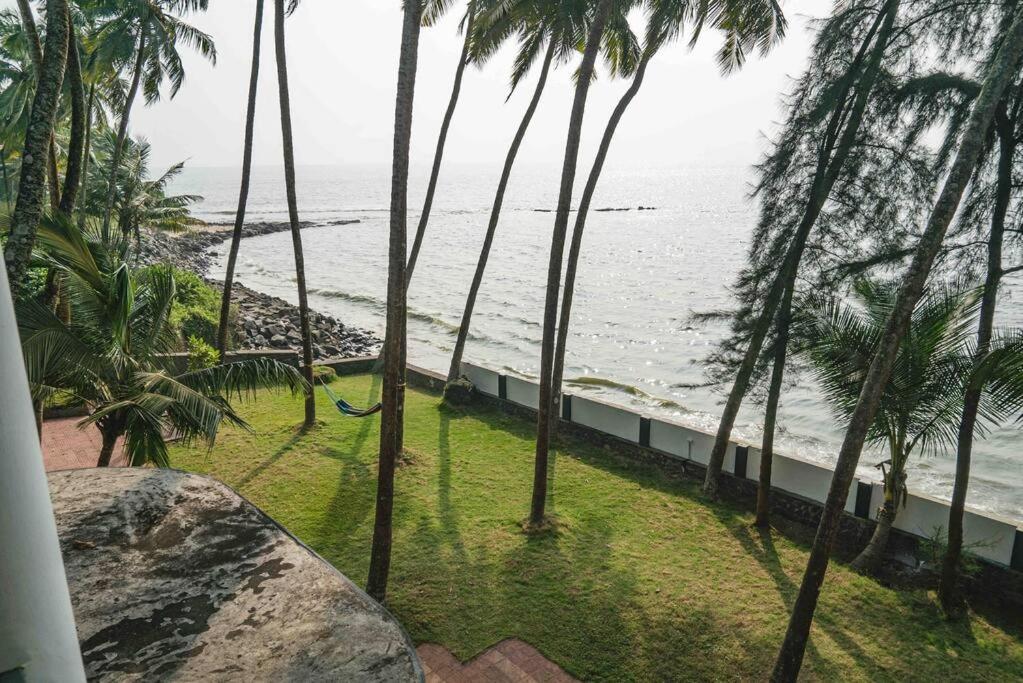Baywatch By Grha - A Picturesque Beachfront Villa Calicut Exterior foto
